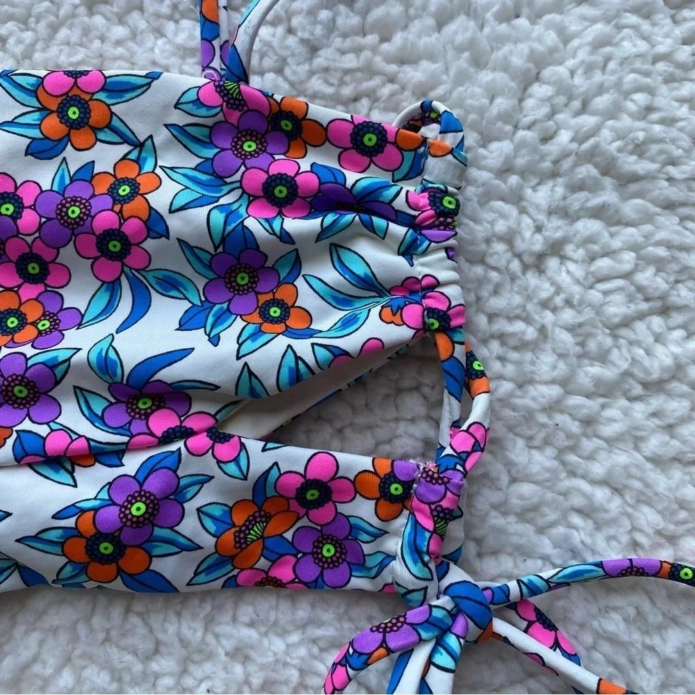 NWOT Frankie’s Bikinis London Bikini top flower farm 14249